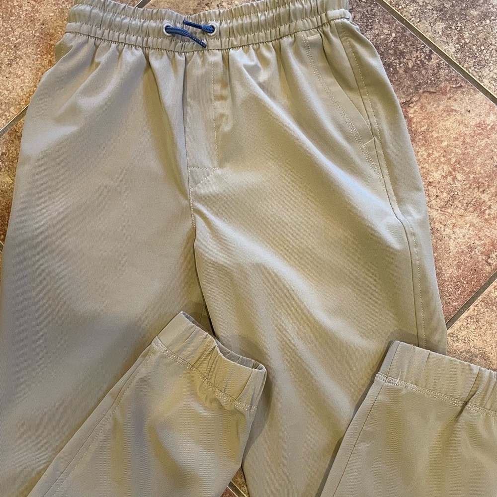 Vineyard Vines performance lightweight boys joggers.